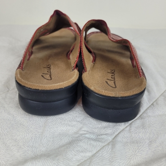 Clarks red leather slip on sandals with straps white stitching beach vacation 7 - Picture 4 of 10